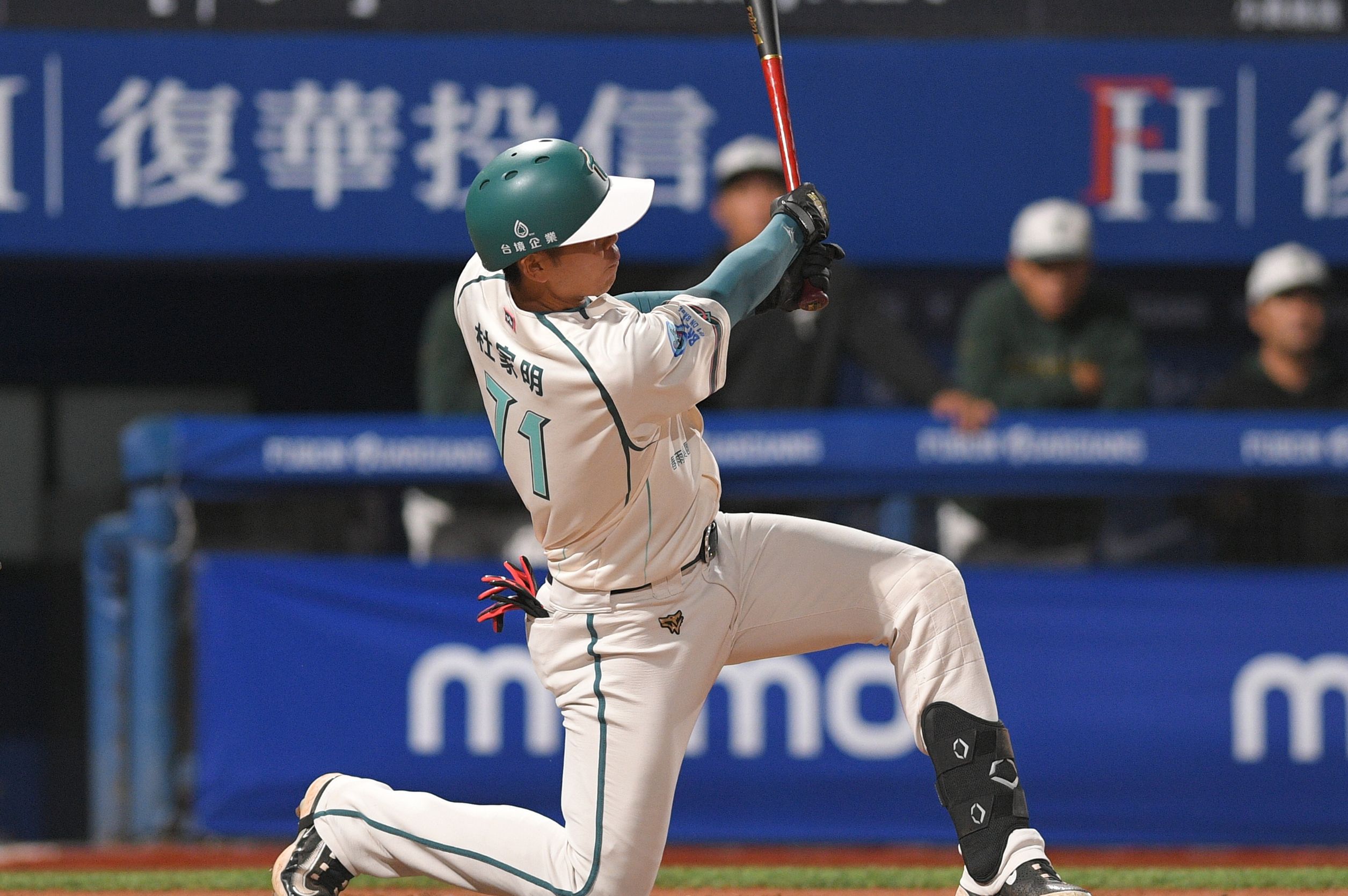 Read more about the article 杜家明開轟、包辦3打點 台鋼雄鷹延長賽擊退富邦悍將