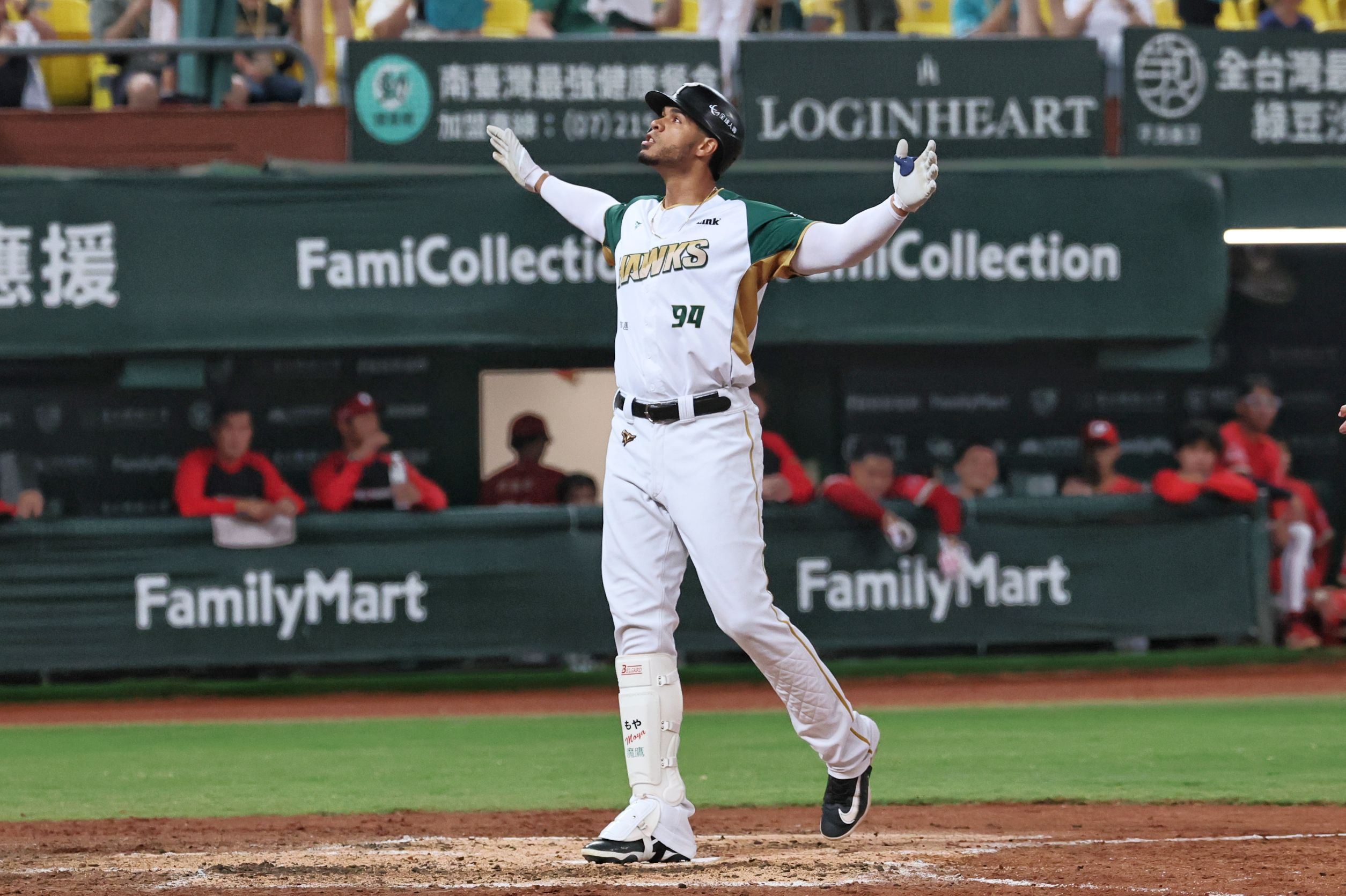 Read more about the article 魔鷹雙響砲、灌5打點 台鋼雄鷹6：2轟垮味全龍