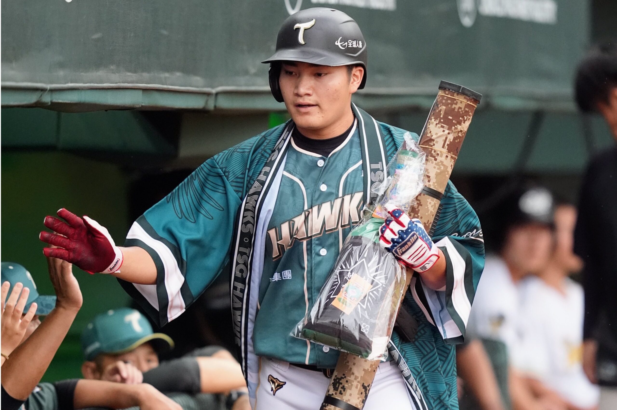 Read more about the article 曾昱磬單場雙響砲 雄鷹11：1大勝獅隊