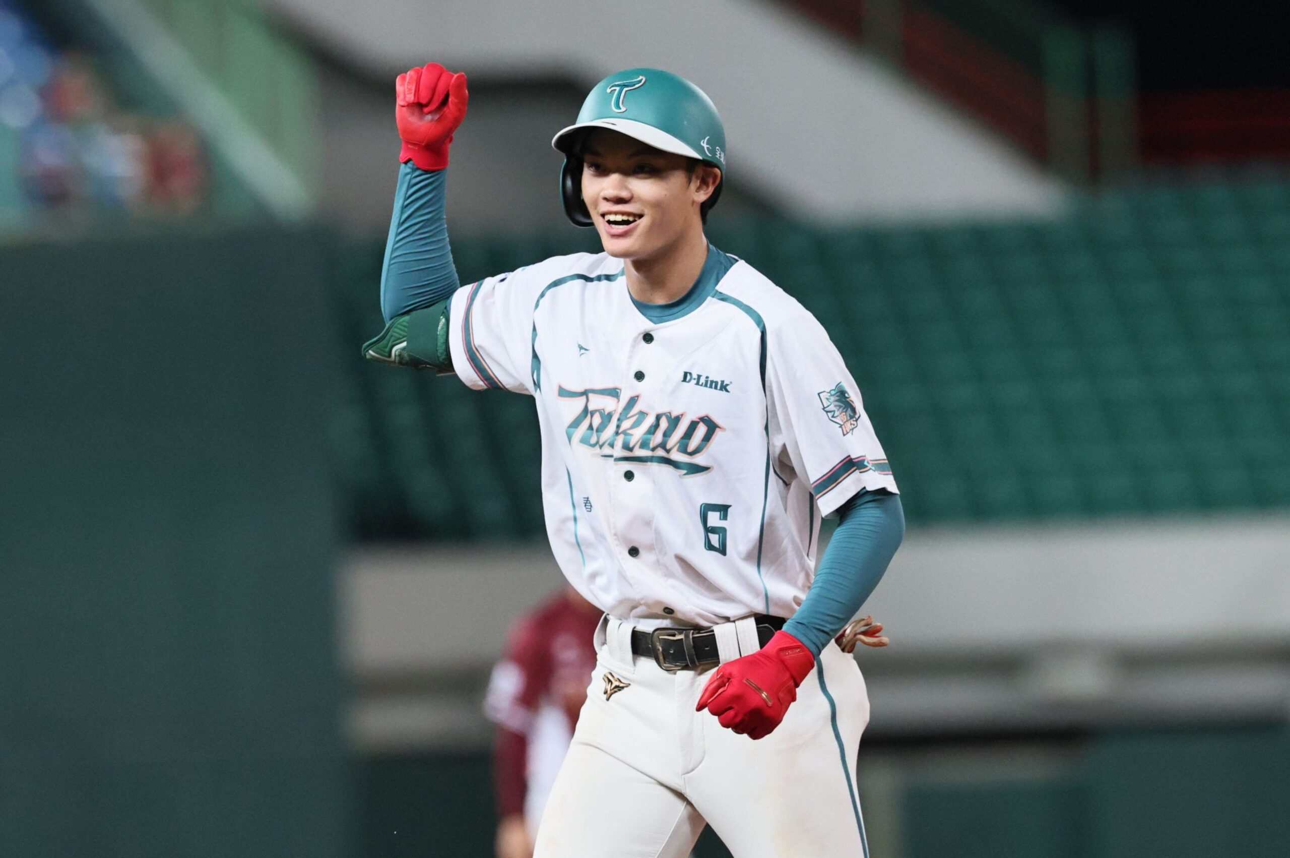 Read more about the article 王博玄致勝一擊 台鋼雄鷹10：5戰勝樂天桃猿