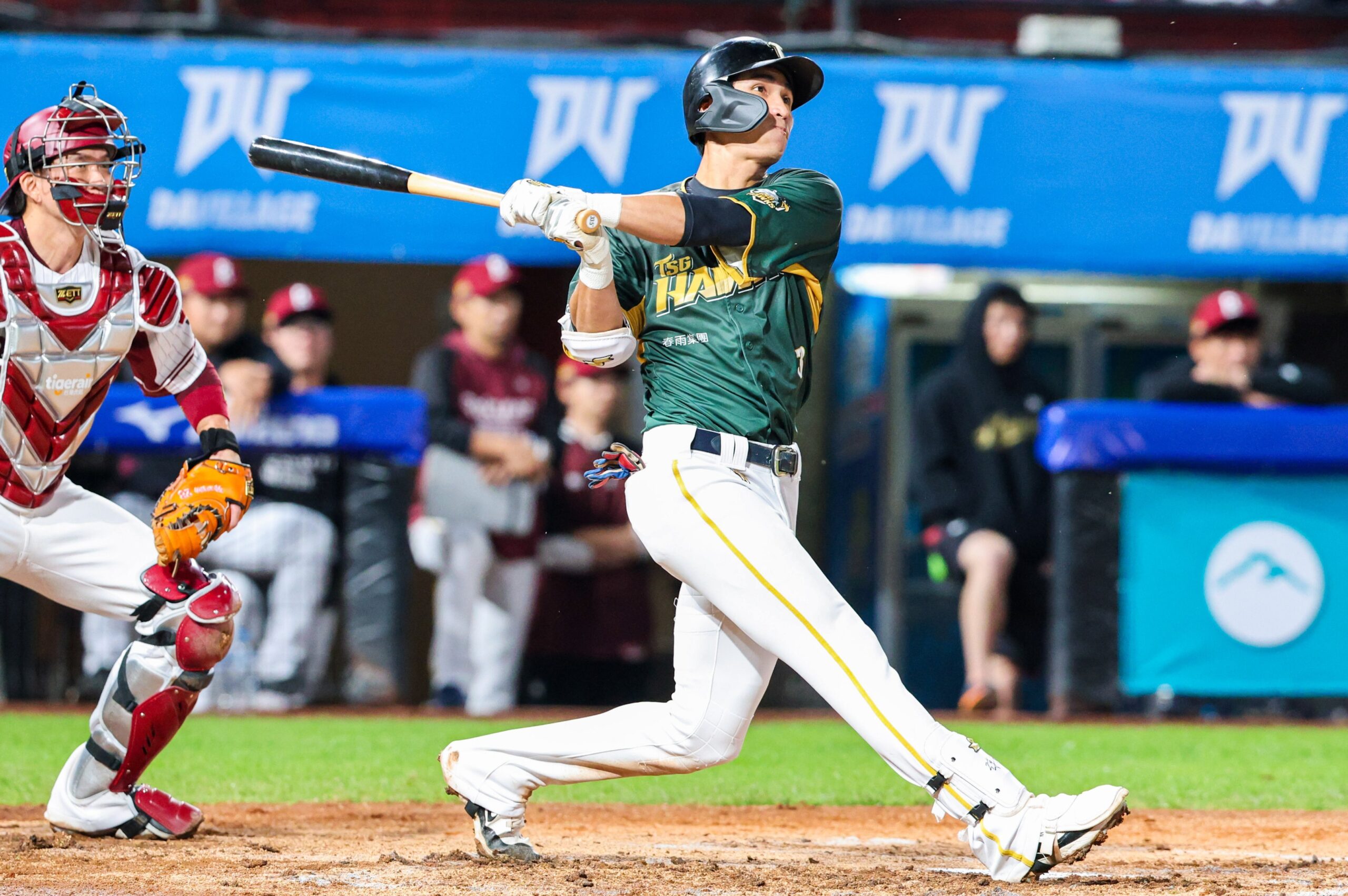 Read more about the article 陳文杰本季首轟、4安猛打賞 台鋼雄鷹戰勝樂天桃猿2連勝