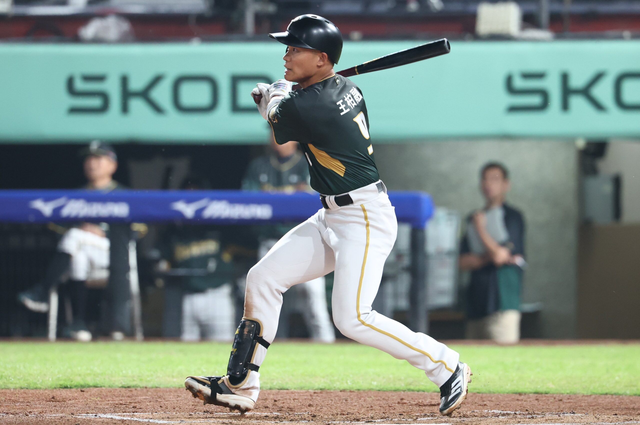 Read more about the article 王柏融適時一擊打下勝利打點 台鋼雄鷹本季首勝開張
