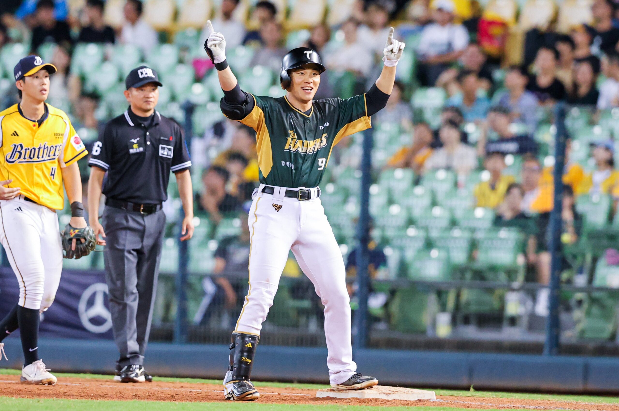 Read more about the article 王柏融3安猛打灌進5打點 台鋼雄鷹9：6逆轉勝中信兄弟