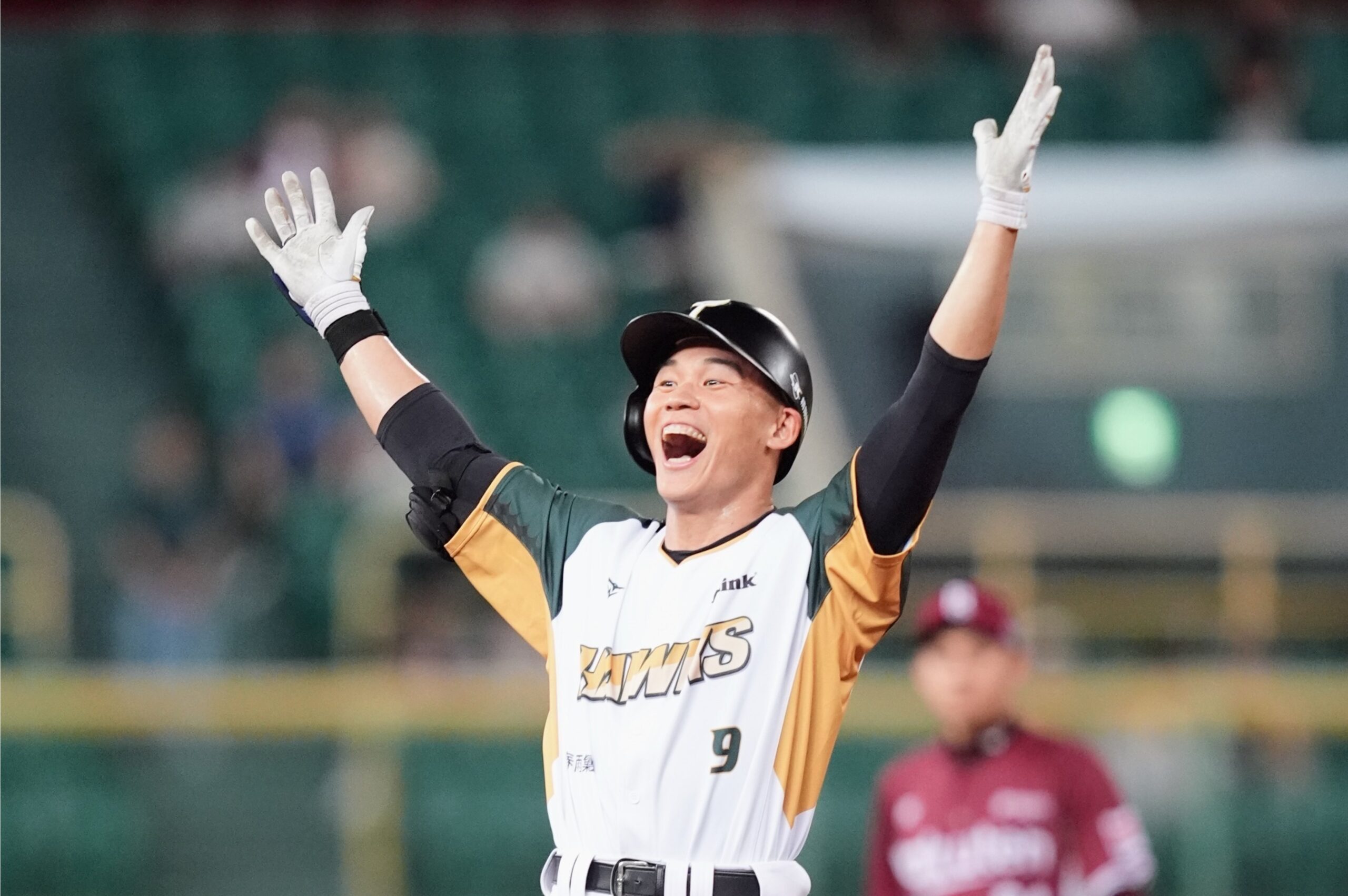 Read more about the article 王柏融睽違10年再敲再見安打 率台鋼雄鷹7：6戰勝樂天桃猿
