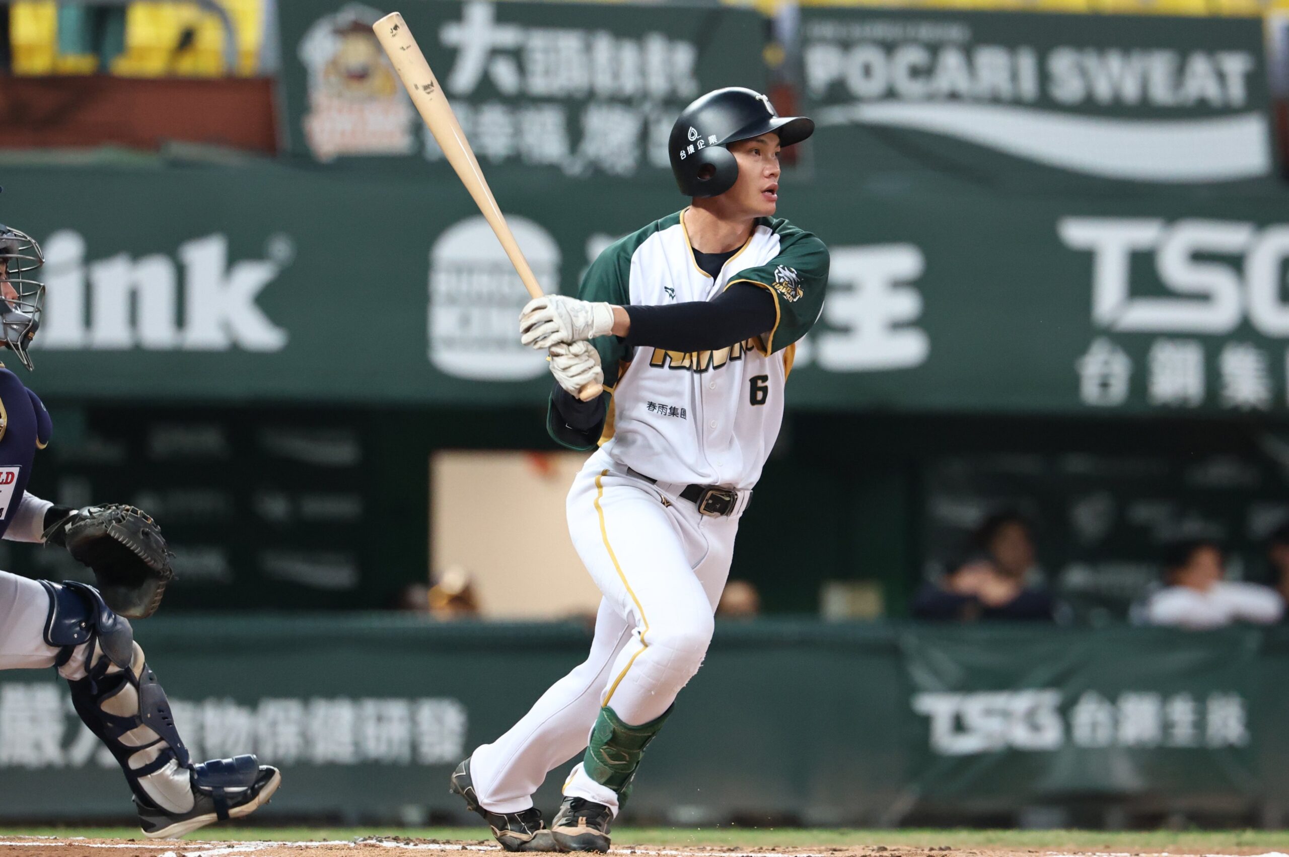 Read more about the article 王博玄連4場敲安 達成生涯300安里程碑