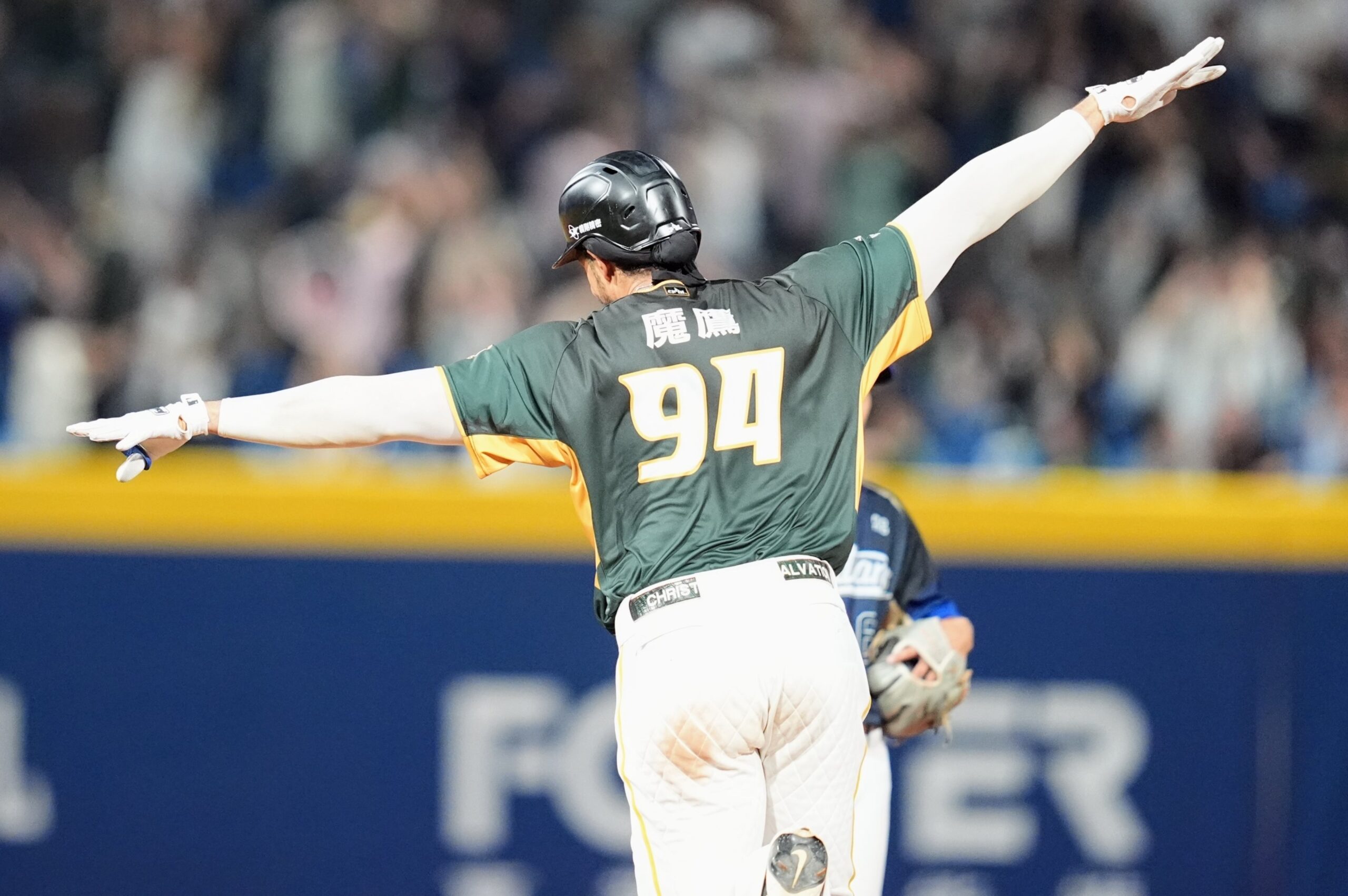 Read more about the article 魔鷹敲中職生涯第2發滿貫砲 本季13轟登頂全壘打王